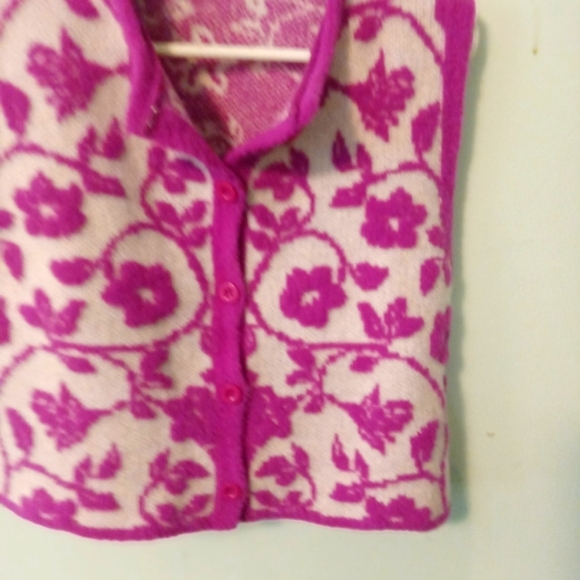 Zara NWT size S made in Turkey I have 2 of these sweater vest in lilac and white - Picture 1 of 3